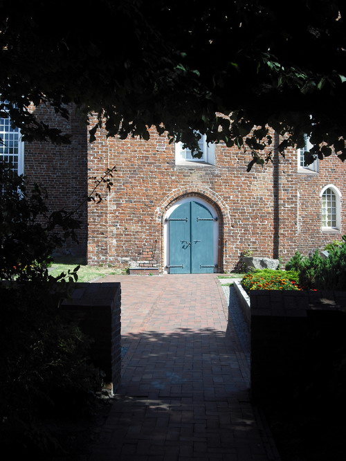 Eingangtor der Kirche in Stapelmoor