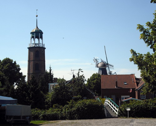 Windmühle und Kirche in Ditzum