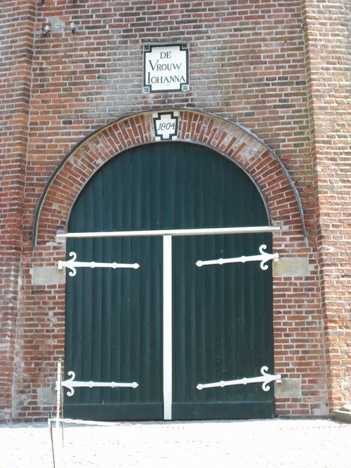 Mühlentor. Windmühle "De Vrouw Johanna" in Emden.