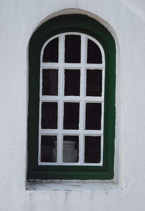 Bogenfenster der Windmühle in Larrelt.
