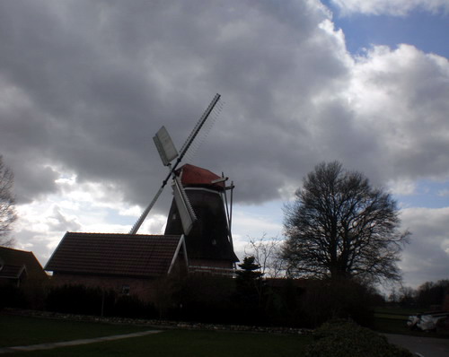 Windmühle, Galerieholländer in Burlage, Ostfriesland, Norddeutschland.