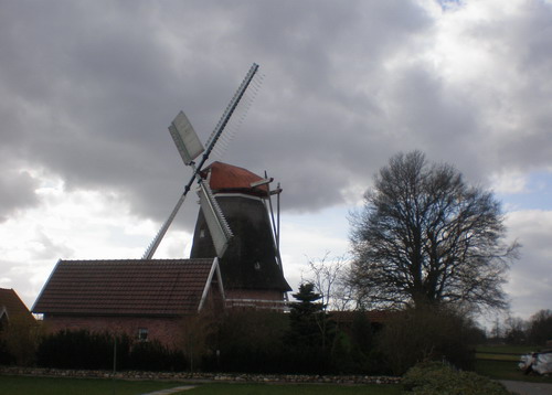 Windmühle, Galerieholländer in Burlage, Ostfriesland, Norddeutschland. 