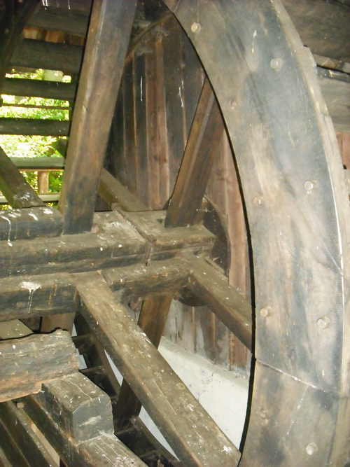 Detail des Wasserrades - die Wassermühle in Howiek bei Westerstede