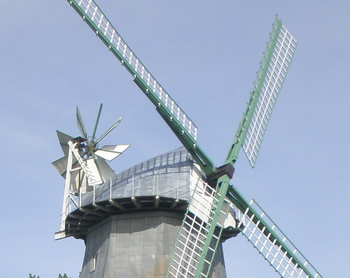 Windmühlenkappe mit Windrose und Flügelkreuz